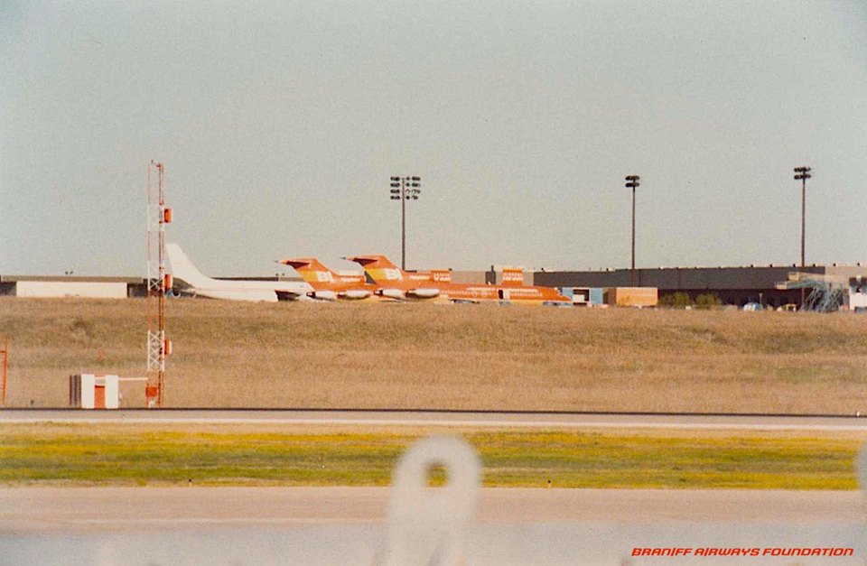 BRANIFF QUICK CHANGE DFW