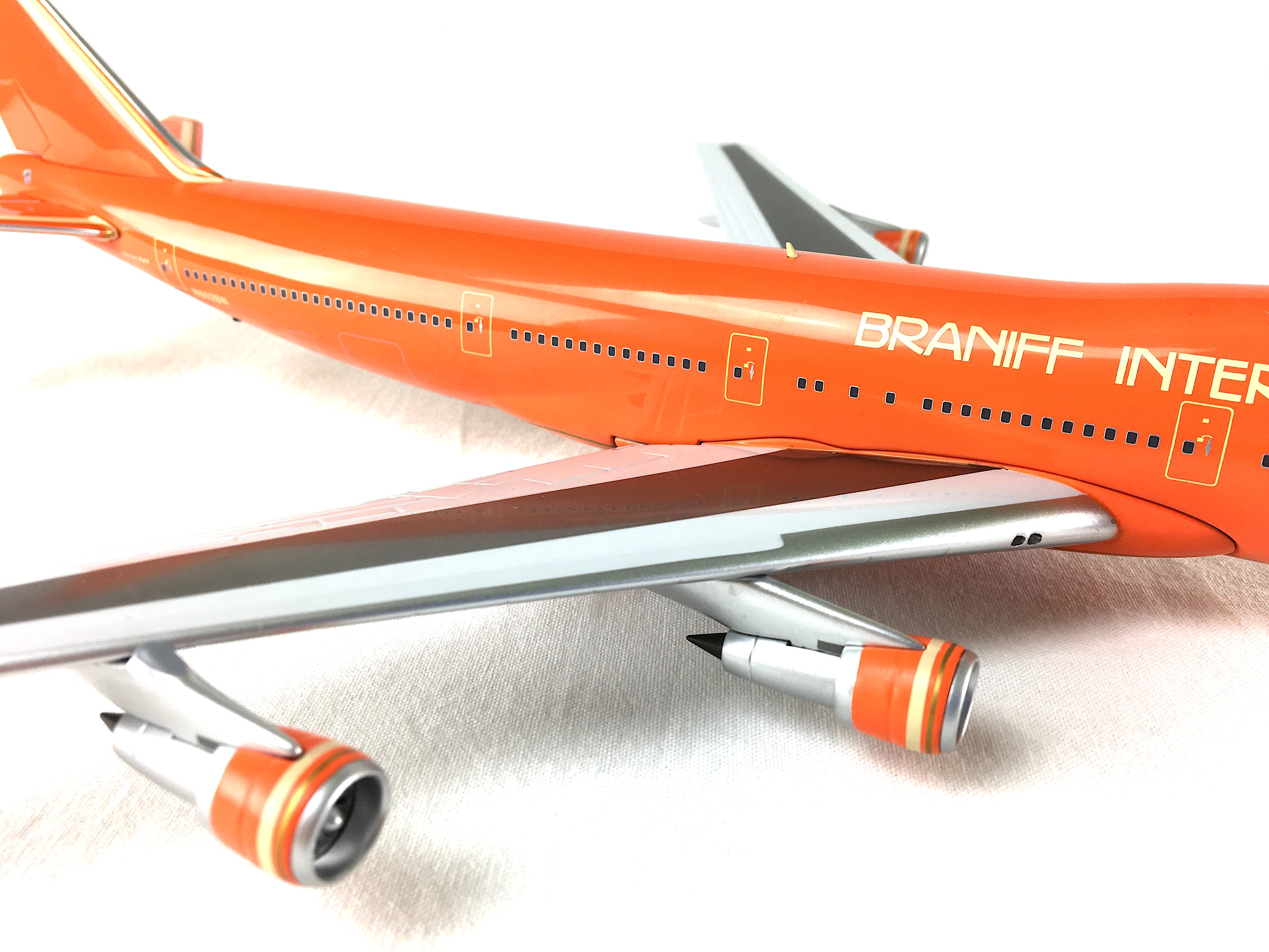 1/200 インフライト　ブラニフ　ボーイング747 Amazon.com: Flight Miniatures Inflight 200 Braniff Ultra Orange