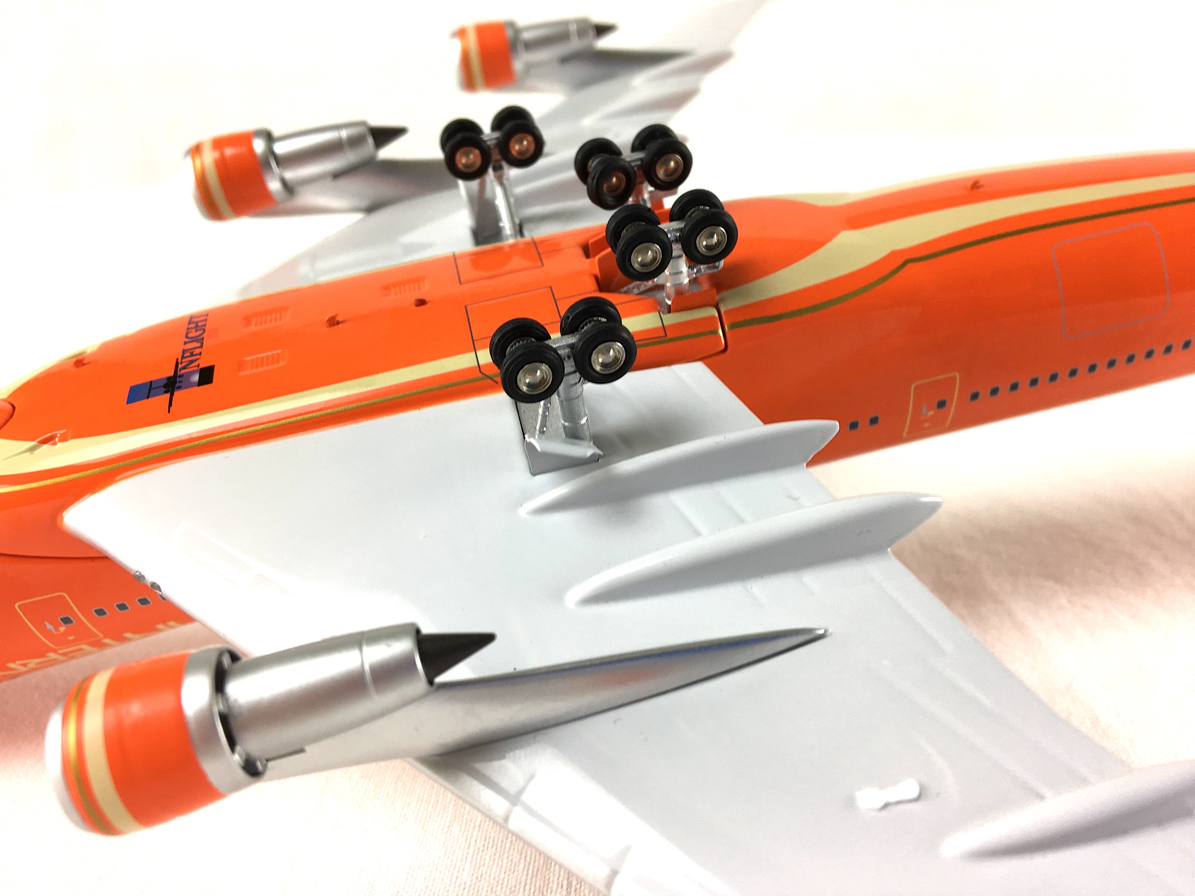 1/200 インフライト　ブラニフ　ボーイング747 Amazon.com: Flight Miniatures Inflight 200 Braniff Ultra Orange